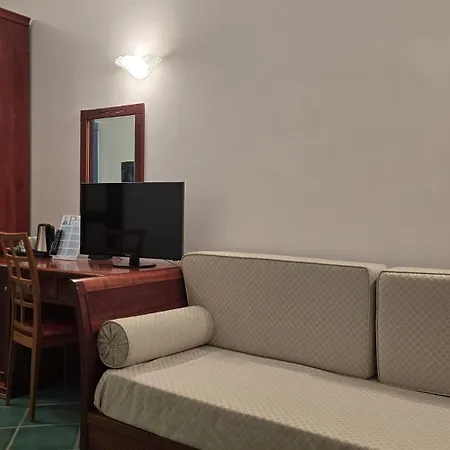 皮萨卡尼酒店 酒店 萨普里