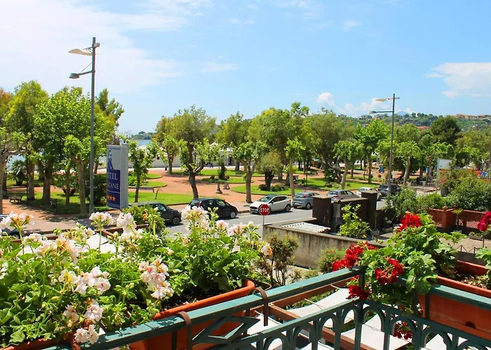 皮萨卡尼酒店 萨普里